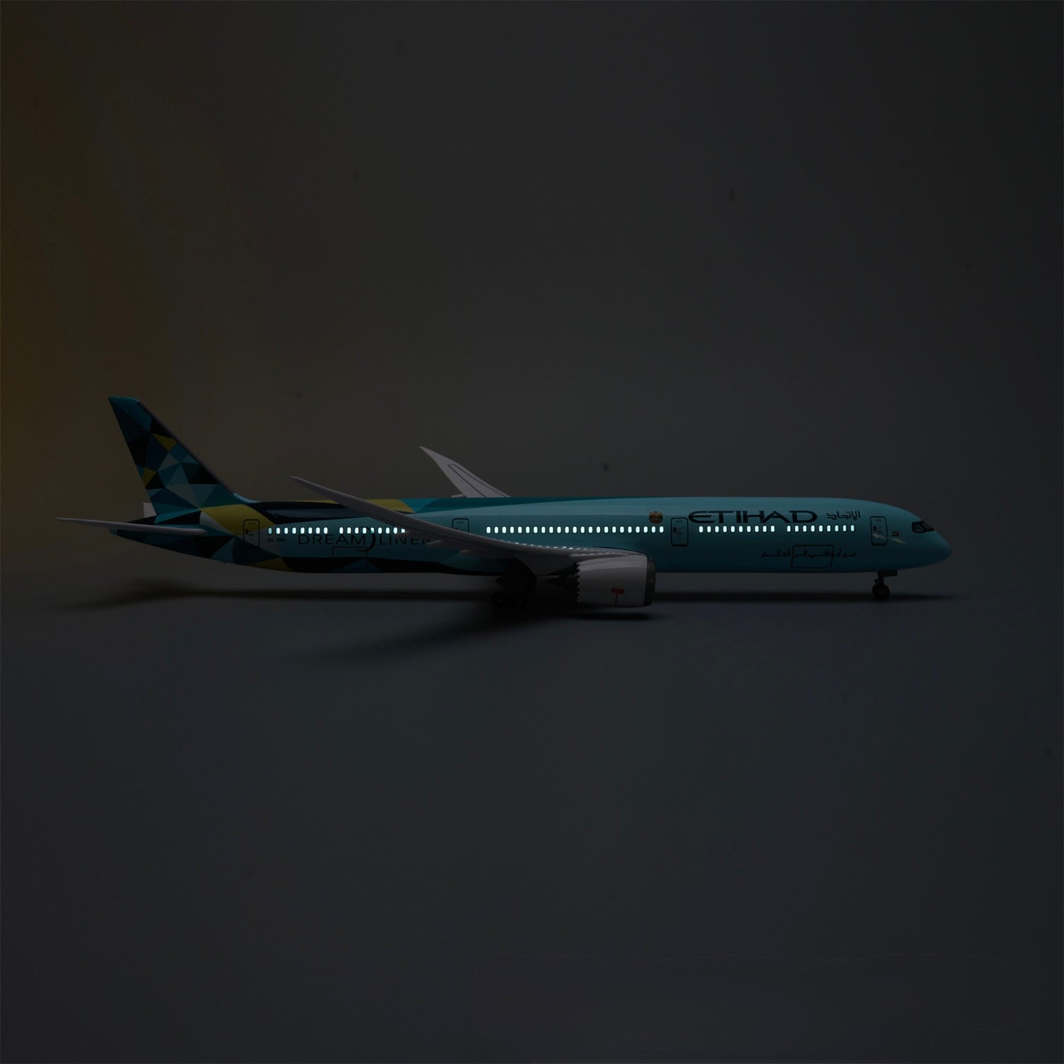Boeing 787-10 Etihad Airways 1:145 – 47 cm / 18.5 in – LED Lights