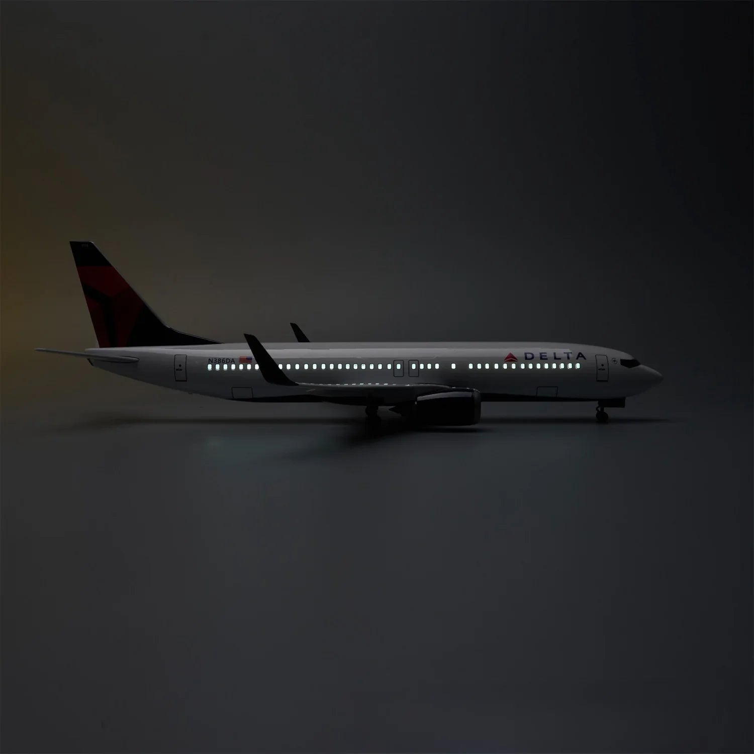 Boeing 737-800 Delta 1:80 – 47 cm / 18.5 in – LED Lights - Gallery 6