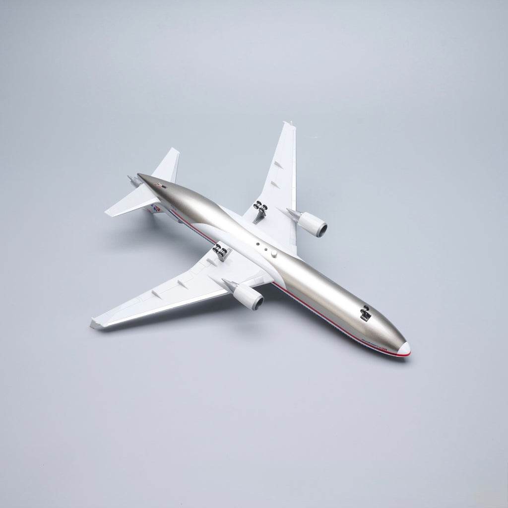 American Airlines MD-11 McDonnell Douglas – Scale 1:130 – 47 cm/18.5 in  – ABS Resin – Optional LED Lights