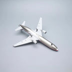 MD-11 American Airlines 1:130 – 47 cm / 18.5 in – ABS Resin – Optional LED Lights