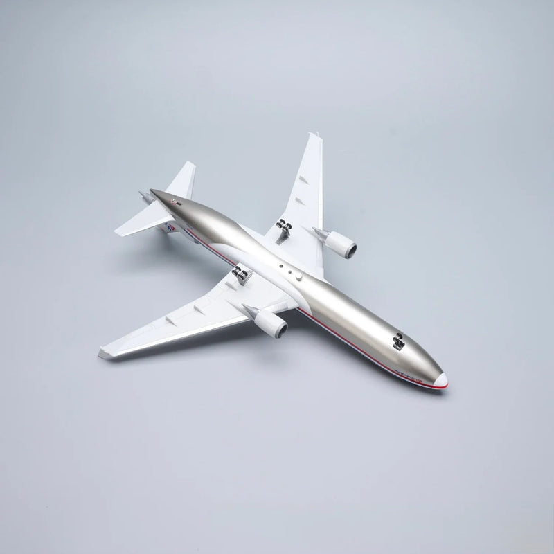 MD-11 American Airlines 1:130 – 47 cm / 18.5 in – ABS Resin – Optional LED Lights - Image 9