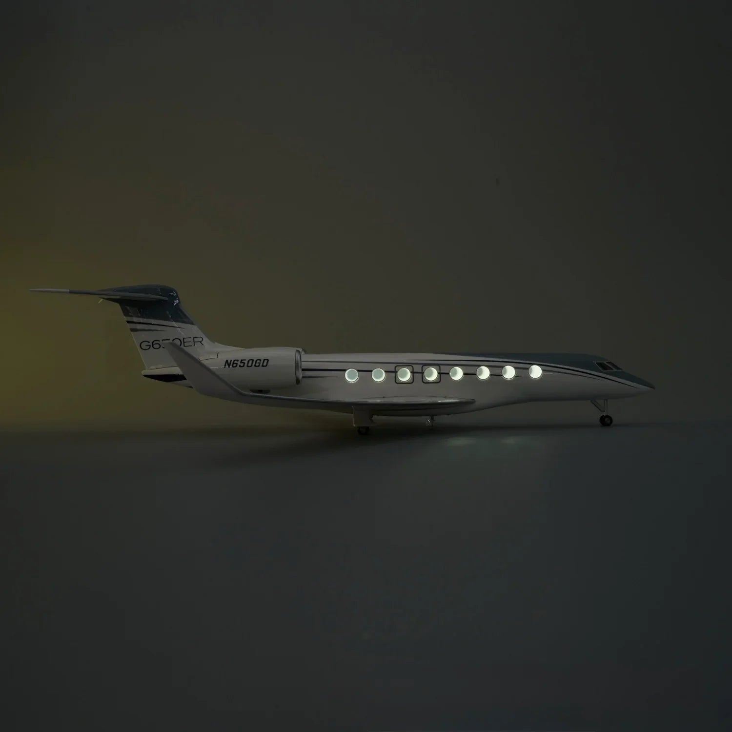 Gulfstream G650ER – Scale 1:50 –  17.7 in - 45 cm – Resin – Premium Display Stand - Gallery 5