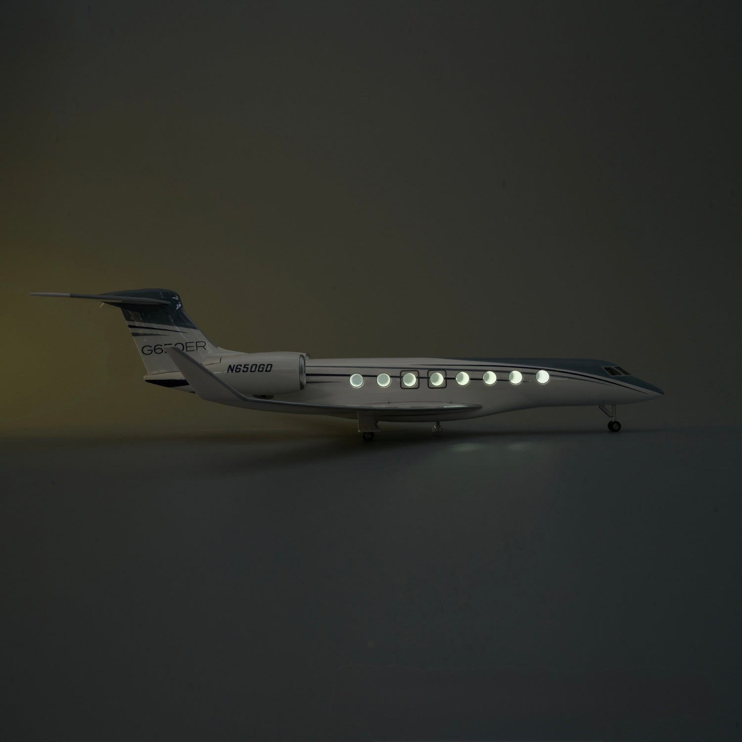 Gulfstream G650ER – Scale 1:50 –  17.7 in - 45 cm – Resin – Premium Display Stand