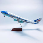 Boeing 747 Air Force One 1:150 – 47 cm / 18.5 in – LED Lights