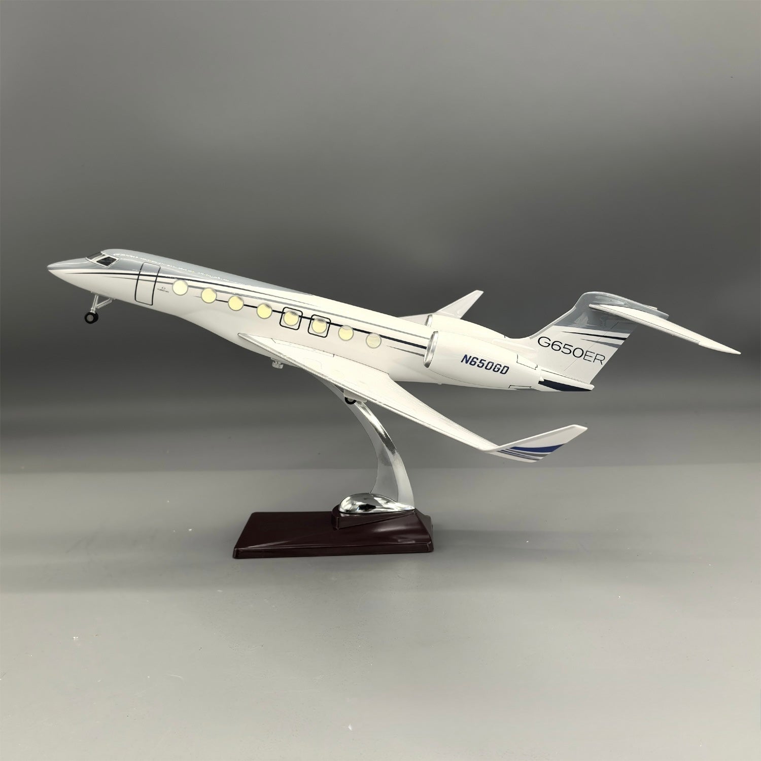 Gulfstream G650ER – Scale 1:50 –  17.7 in - 45 cm – Resin – Premium Display Stand