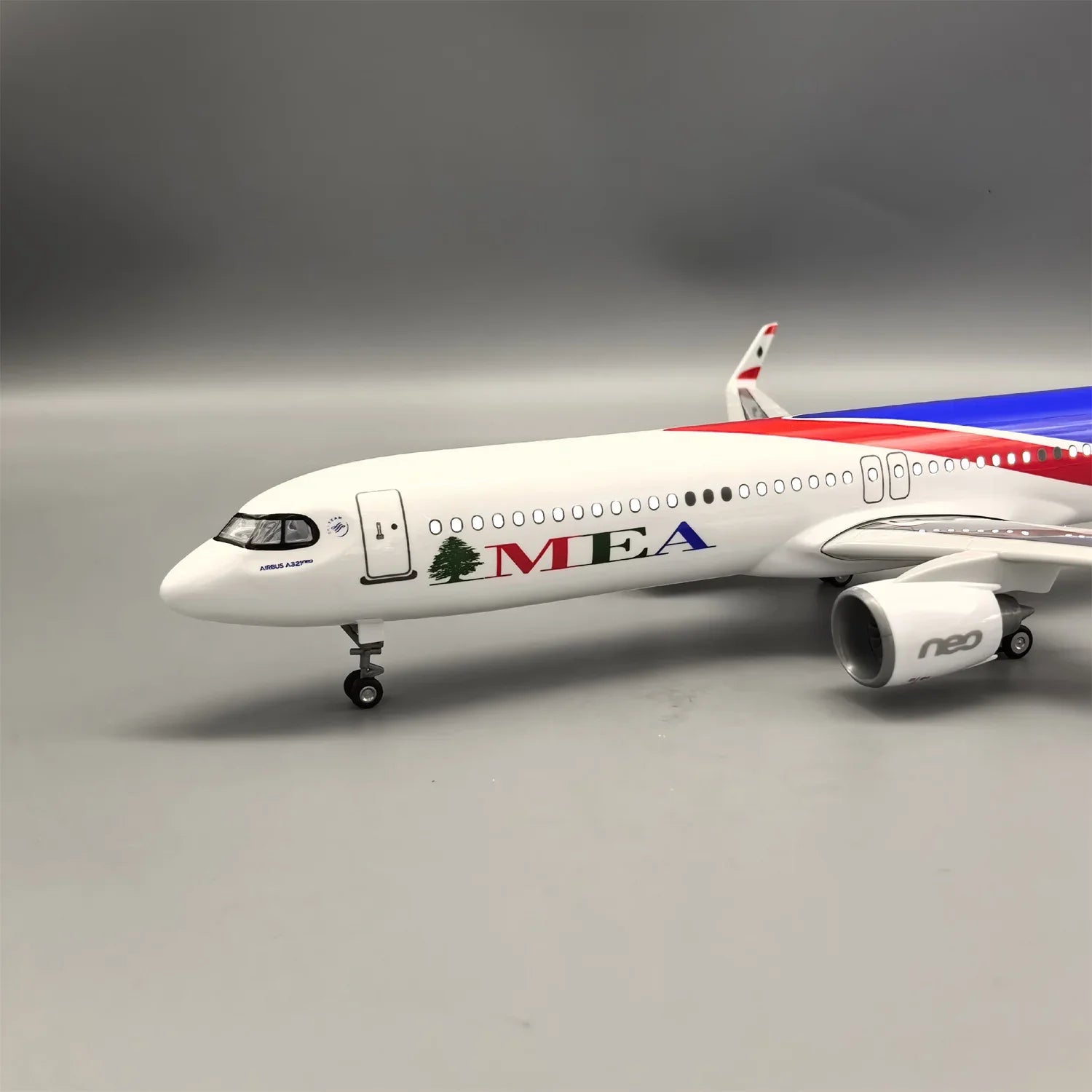 A321NEO MIDDLE EAST AIRLINES - SCALE 1/100 - 44CM - 18.5 IN - AIRPLANE MODEL - Gallery 4