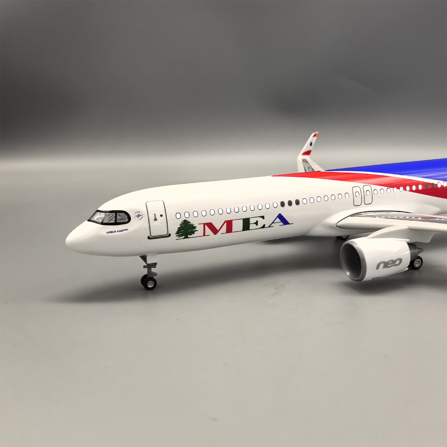 A321NEO MIDDLE EAST AIRLINES - SCALE 1/100 - 44CM - 18.5 IN - AIRPLANE MODEL
