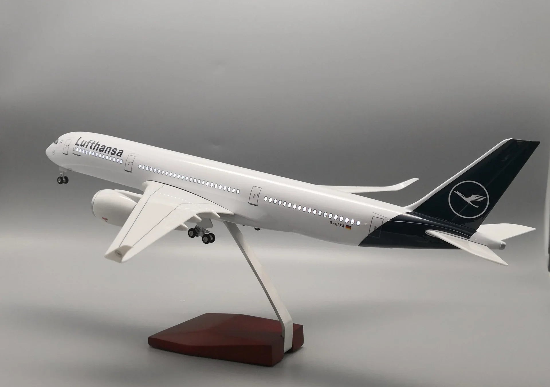 A350 Lufthansa - Scale 1/142 - 47CM - 18,5 in - Airplane Model - Gallery 5