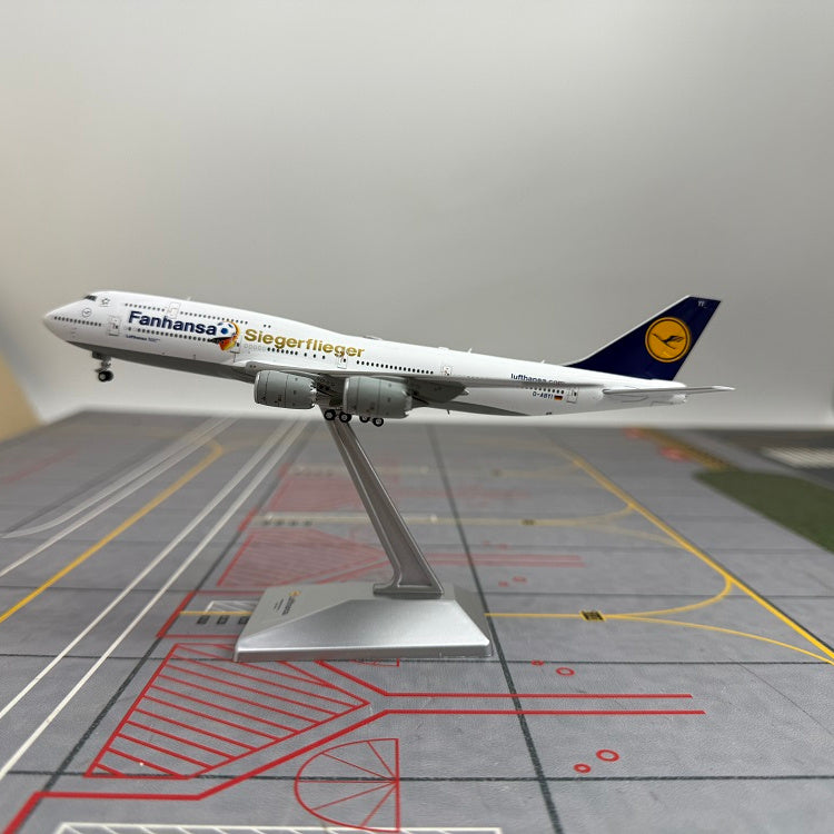 Lufthansa Boeing 747-8 D-ABYD / D-ABYI  Scale 1:400  YY Wings  19.1 cm