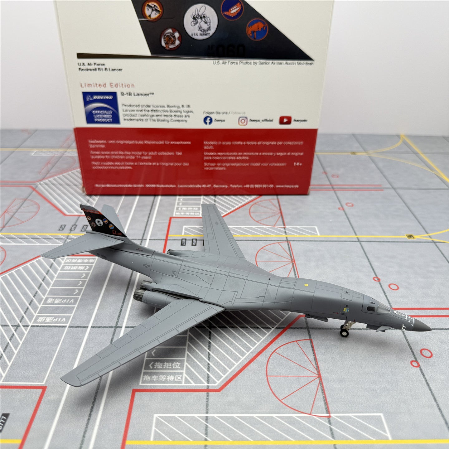 United States Air Force Rockwell B-1B Lancer 85-0060  Scale 1:200  Herpa Wings  22.25 cm