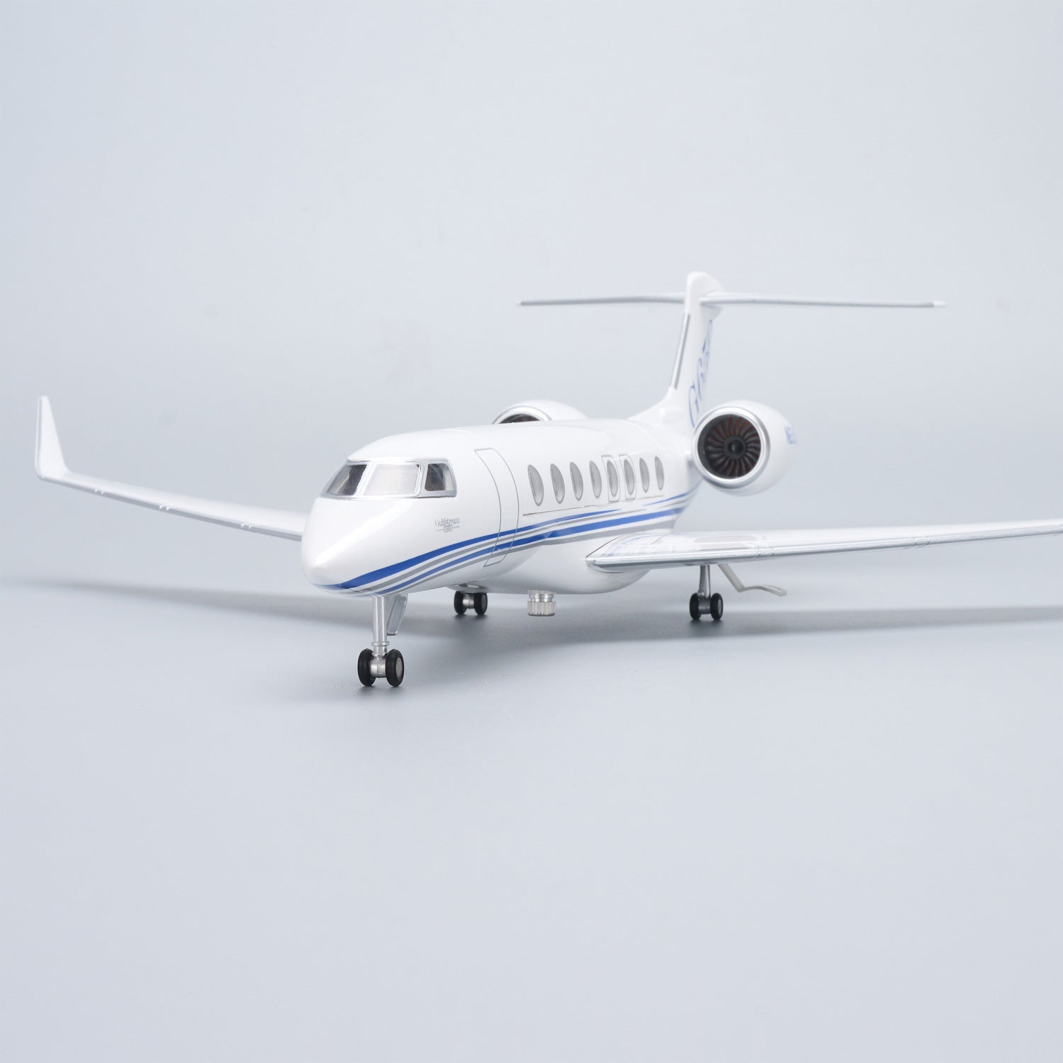 Gulfstream G650ER Jet Model – 1:50 Scale (45cm / 17.7in) – LED Architectural Cutaway