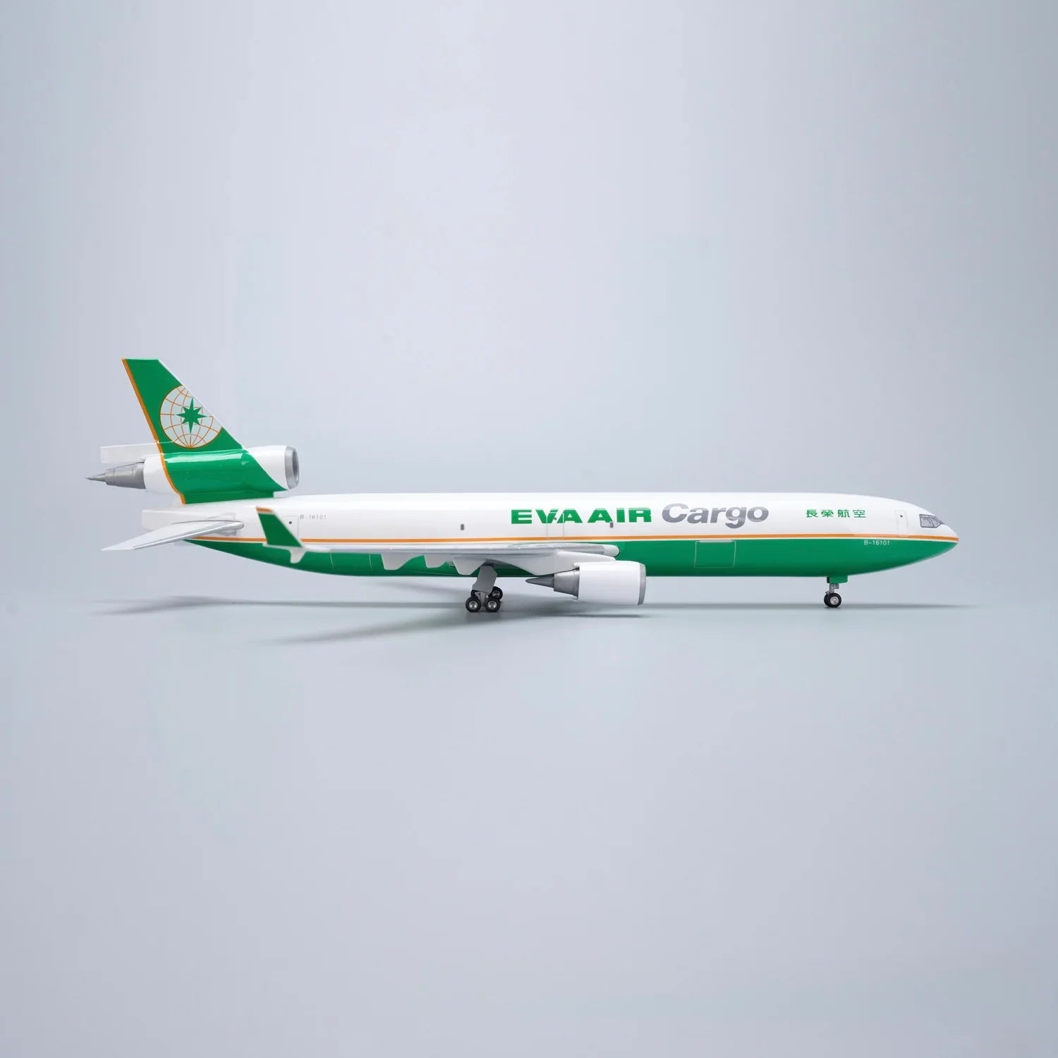 EVA AIR MD-11 McDonnell Douglas – Scale 1:130 – 47 cm/18.5 in
