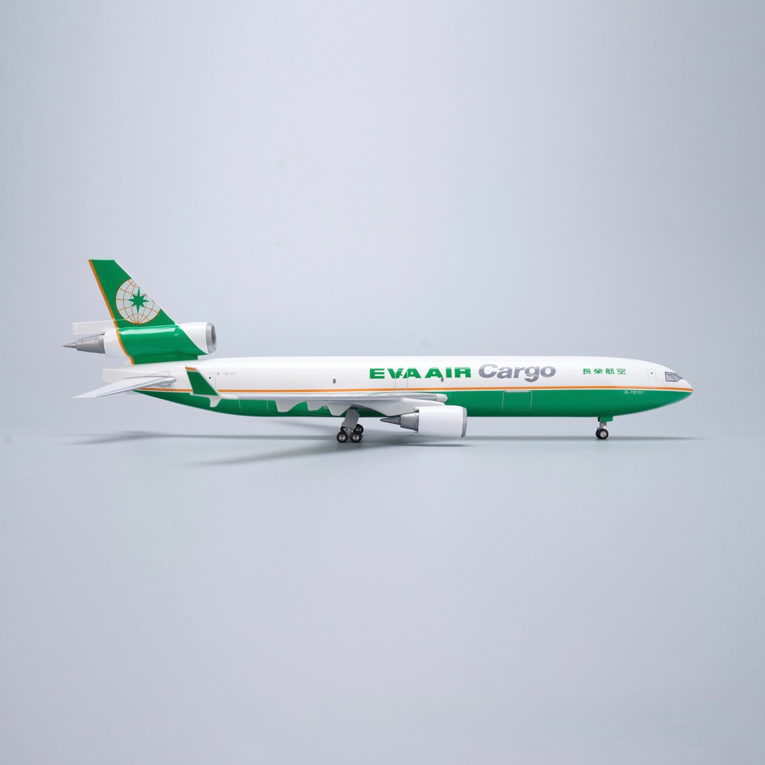 EVA AIR MD-11 McDonnell Douglas – Scale 1:130 – 47 cm/18.5 in – ABS Resin