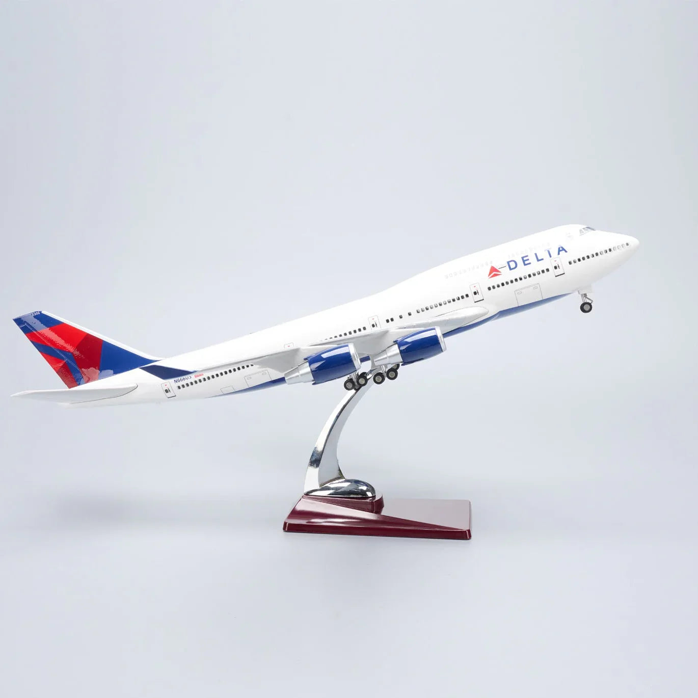 Boeing 747 Delta Classic Livery 1:150 – 47 cm / 18.5 in – Opening Interior - Gallery 3