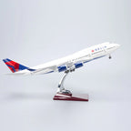 Boeing 747 Delta Classic Livery 1:150 – 47 cm / 18.5 in – Opening Interior