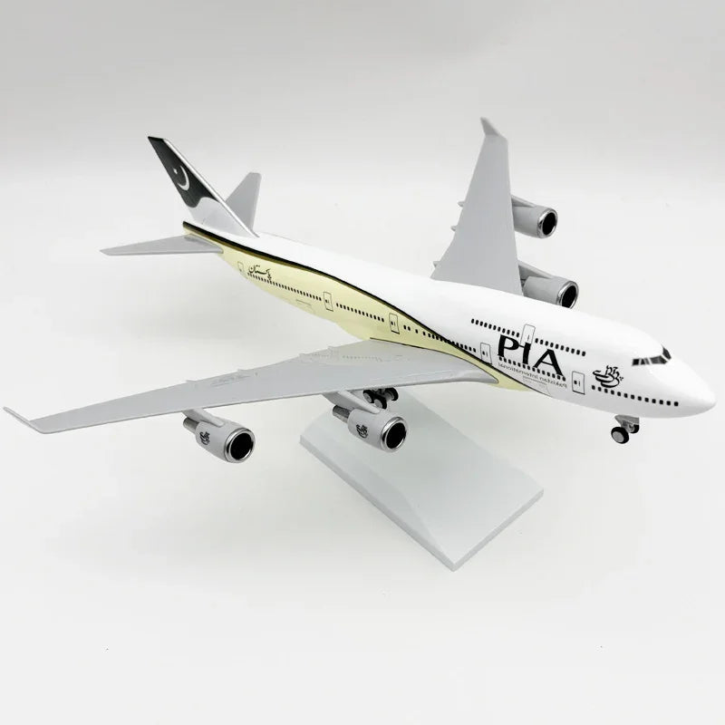 Boeing 747 Pakistan International Airlines (PIA) – Scale 1:150 – 30 cm (11.8 in) – Resin – Classic Livery - Image 2