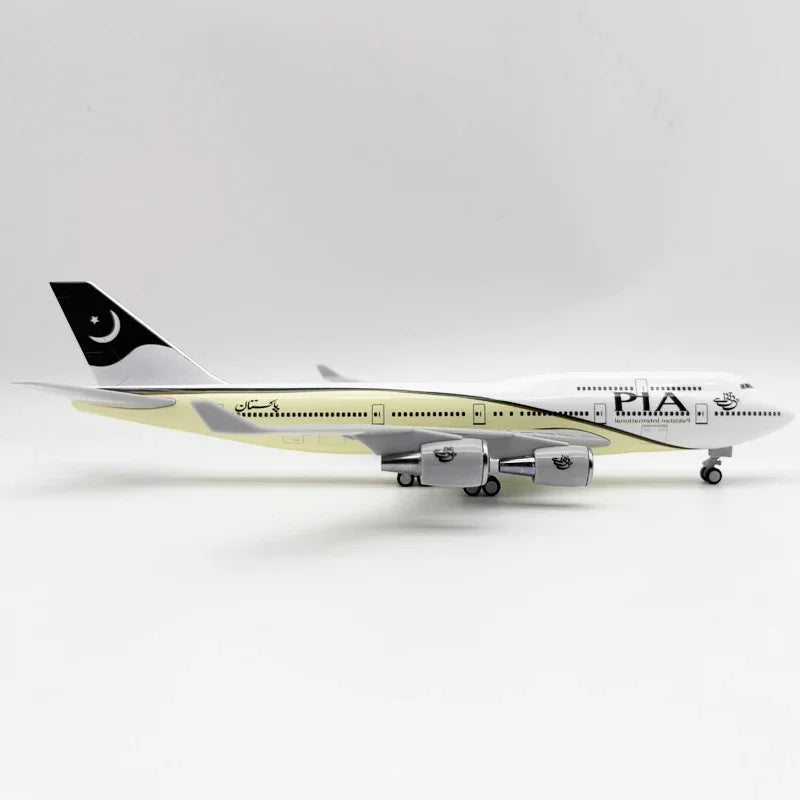 Boeing 747 Pakistan International Airlines (PIA) – Scale 1:150 – 30 cm (11.8 in) – Resin – Classic Livery - Gallery 3