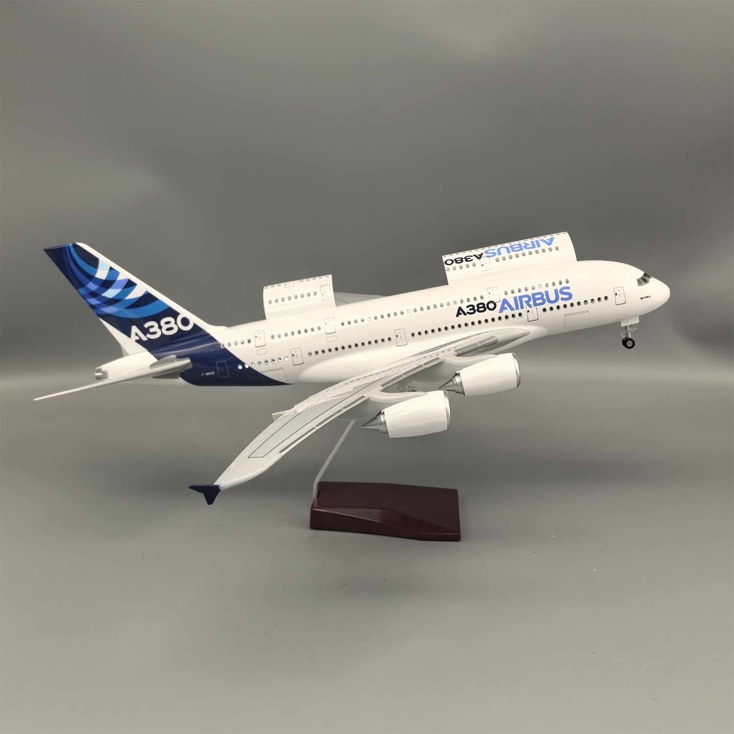 Maqueta de exhibición del interior del Airbus A380 (escala 1:160) – Flying Dreams – 45,5 cm
