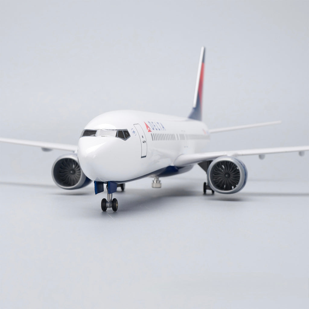 Boeing 737-800 Delta 1:80 – 47 cm / 18.5 in – LED Lights