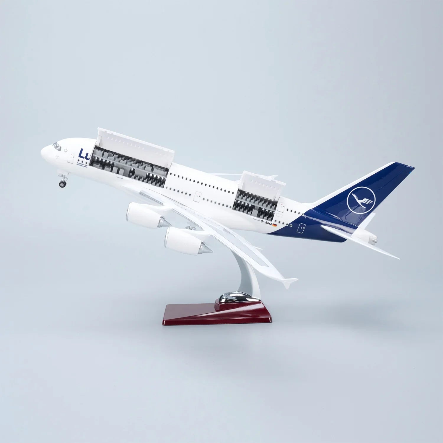 Lufthansa Airbus A380 1:160 – 47 cm / 18.5 in – Opening Cabin Interior