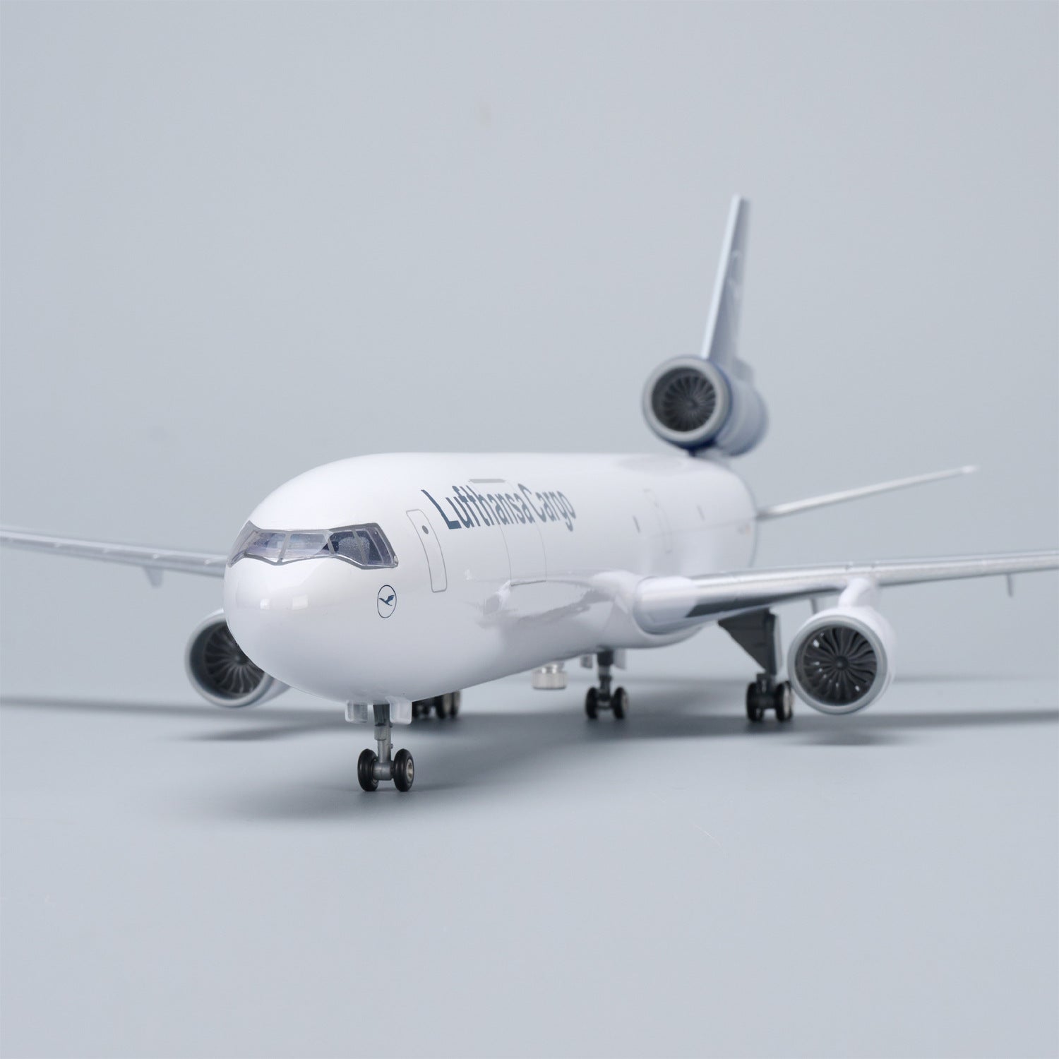 MD-11 Lufthansa Cargo 1:130 – 47 cm / 18.5 in – Flying Dreams
