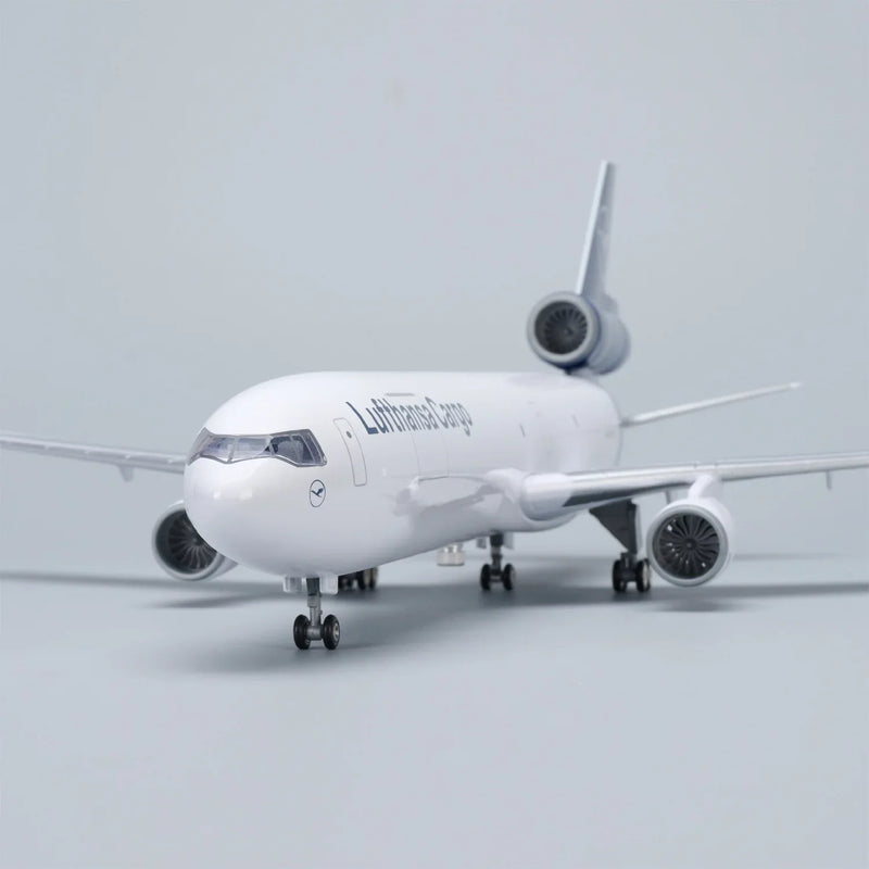 MD-11 Lufthansa Cargo 1:130 – 47 cm / 18.5 in - Image 2