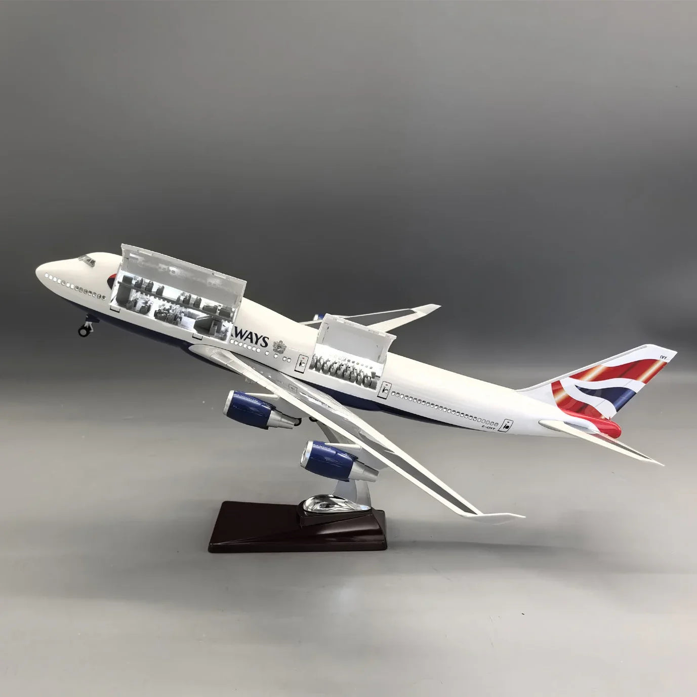 British Airways Boeing 747 1:150 – 47 cm / 18.5 in – Opening Interior - Gallery 1