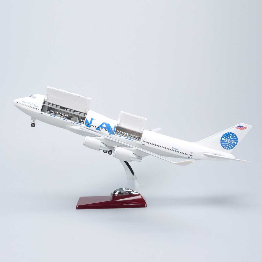 Boeing 747 PAN AM 1:150 – 47 cm / 18.5 in – Opening Interior