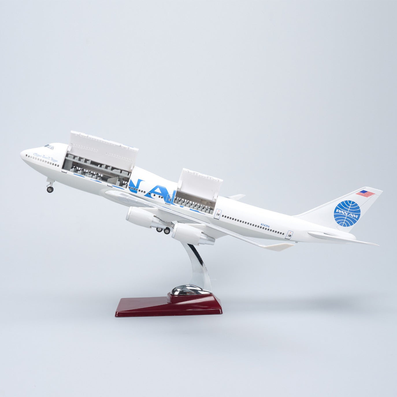 Boeing 747 PAN AM 1:150 – 47 cm / 18.5 in – Opening Interior
