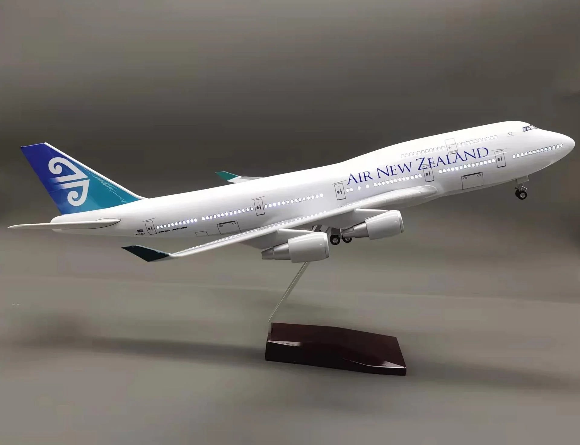 B747 Air New Zealand  - Scale 1/150 - 47cm - 18.5in - Airplane Model - Gallery 5