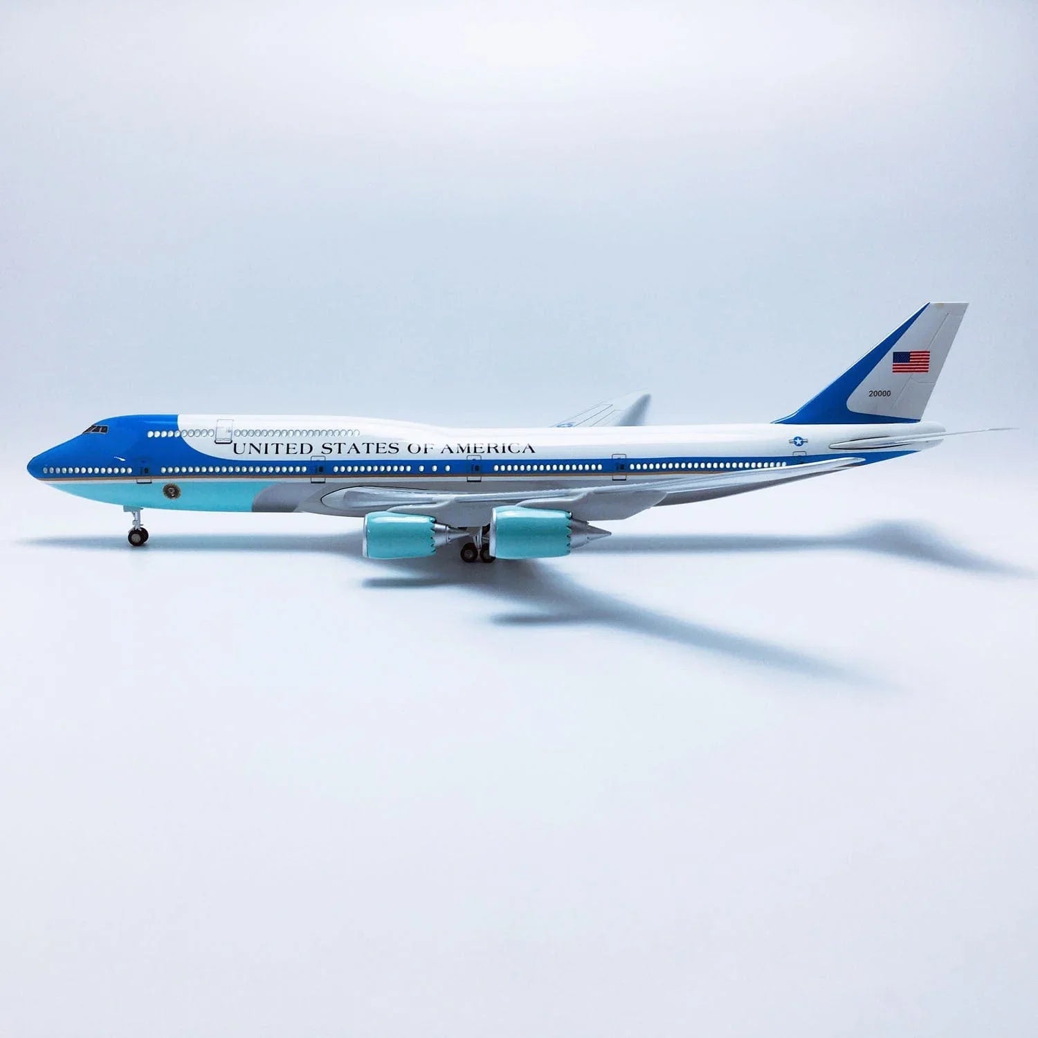 Boeing 747 Air Force One 1:150 – 47 cm / 18.5 in – LED Lights - Gallery 8