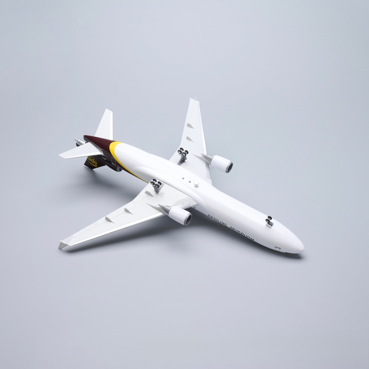 UPS MD-11 McDonnell Douglas – Scale 1:130 – 47 cm/18.5 in – ABS Resin – NO LED Lights