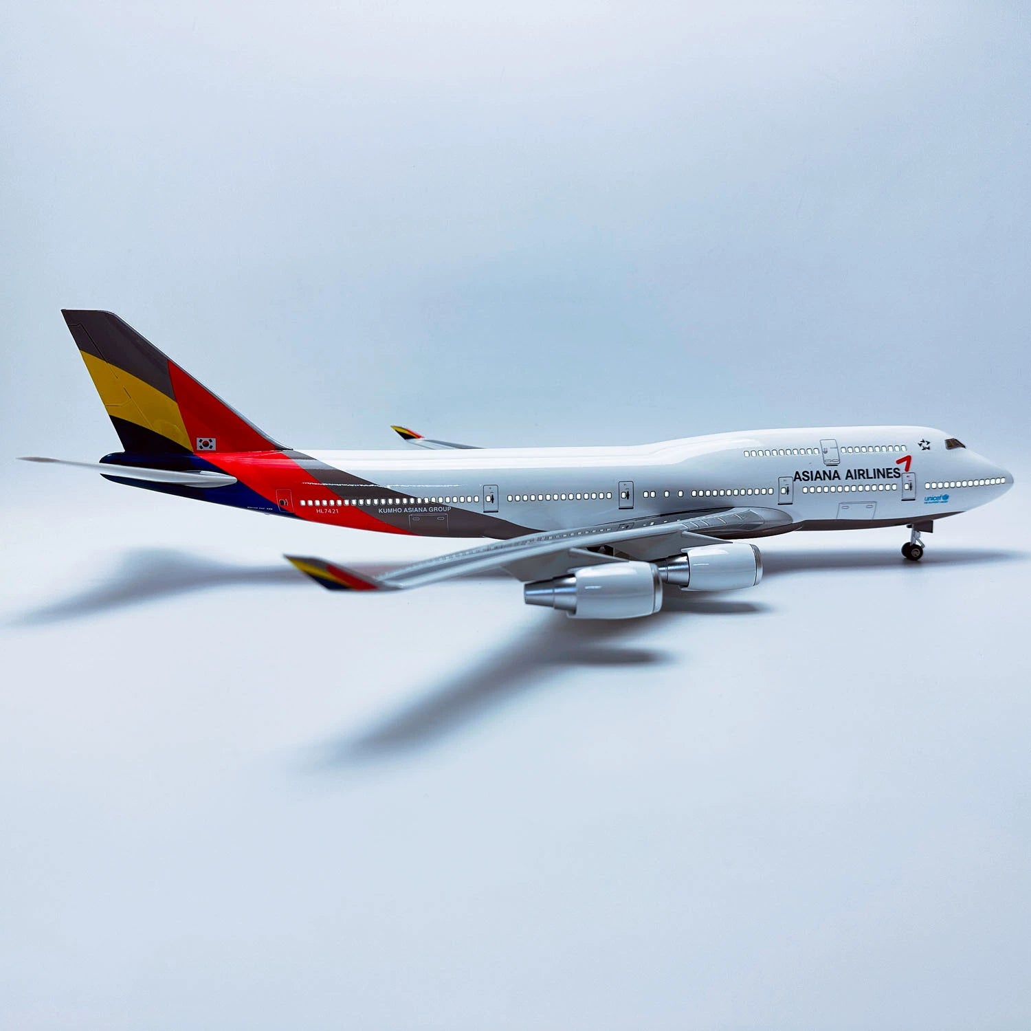 B747 Asiana Airlines - Escala 1/157 - L: 47 cm