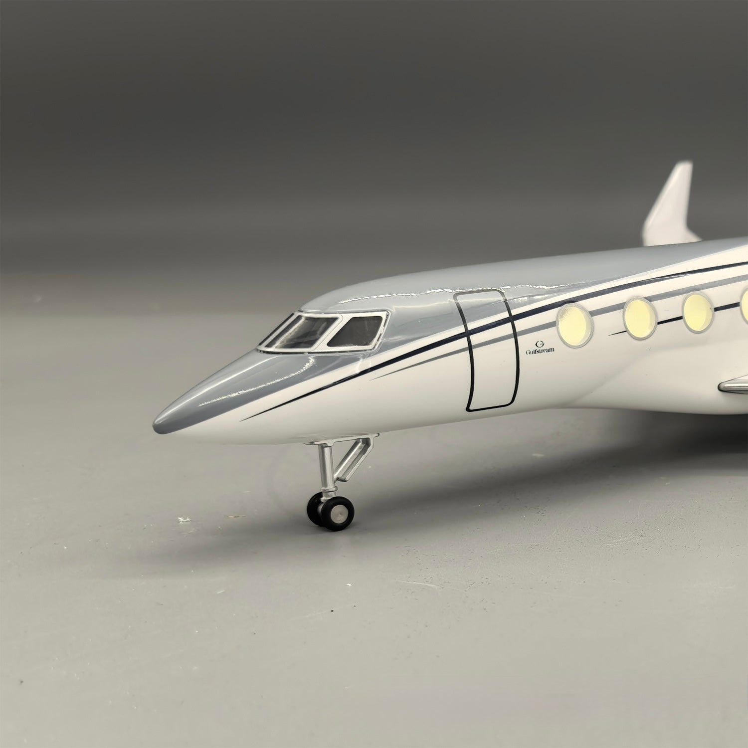 Gulfstream G650ER – Scale 1:50 –  17.7 in - 45 cm – Resin – Premium Display Stand