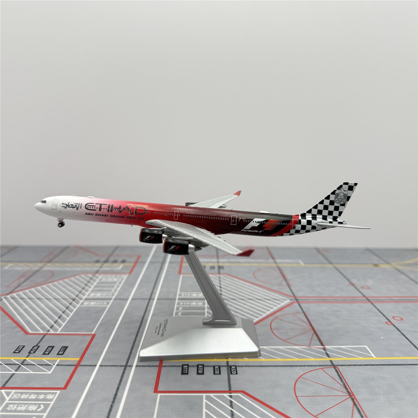 Etihad Airways A340-600 A6-EHJ  Scale 1:400  HX Wings