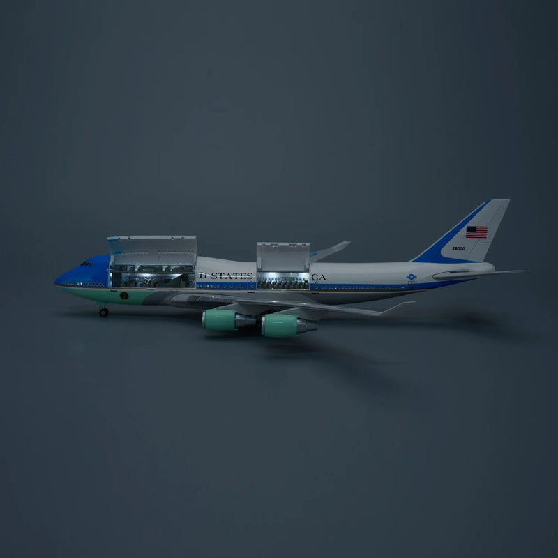 Boeing 747 Air Force One 1:150 – 47 cm / 18.5 in – Opening Interior - Image 3