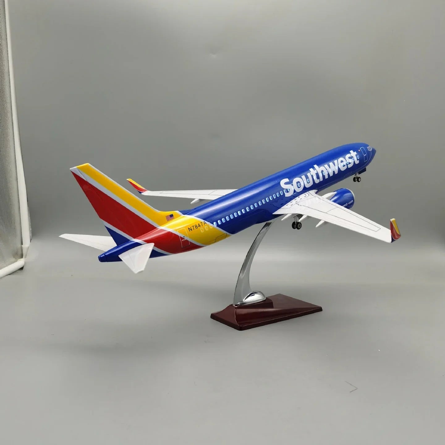 Boeing 737-700 Southwest 1:80 – 47 cm / 18.5 in – LED Lights
