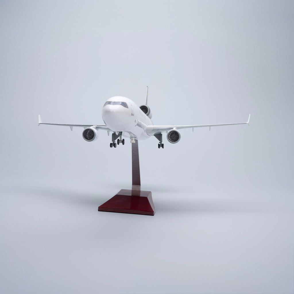 UPS MD-11 McDonnell Douglas – Scale 1:130 – 47 cm/18.5 in – ABS Resin – NO LED Lights