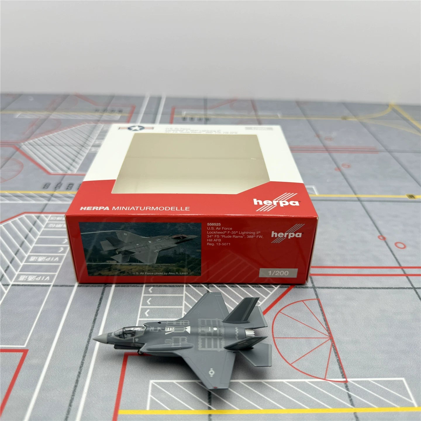 Modelo de avión militar de metal Herpa Wings 1 200 US Air Force F-35A USS Lightnings 11-5020