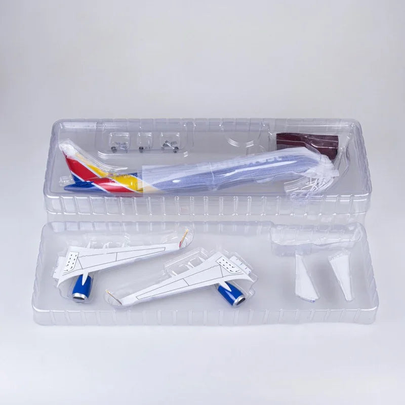 Boeing 737-700 Southwest 1:80 – 47 cm / 18.5 in – LED Lights - Gallery 17