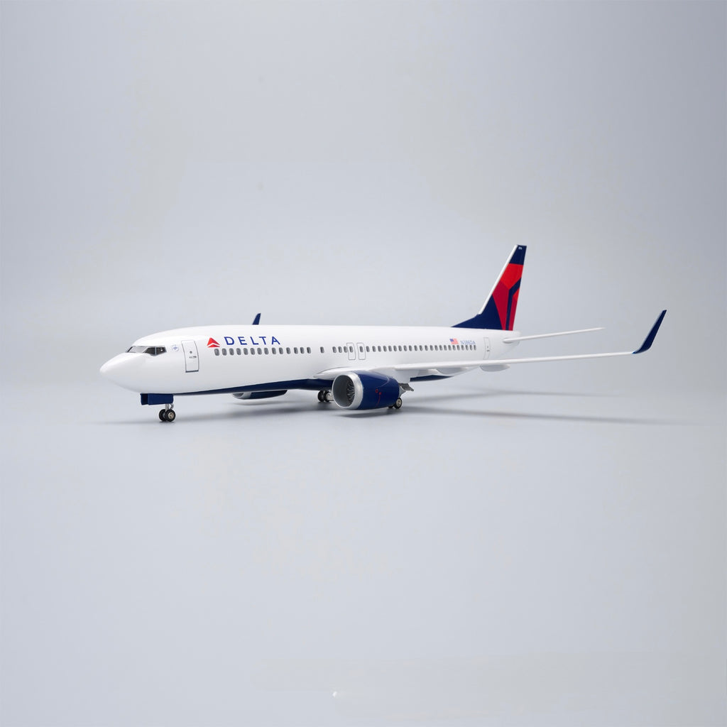 Boeing 737-800 Delta 1:80 – 47 cm / 18.5 in – LED Lights