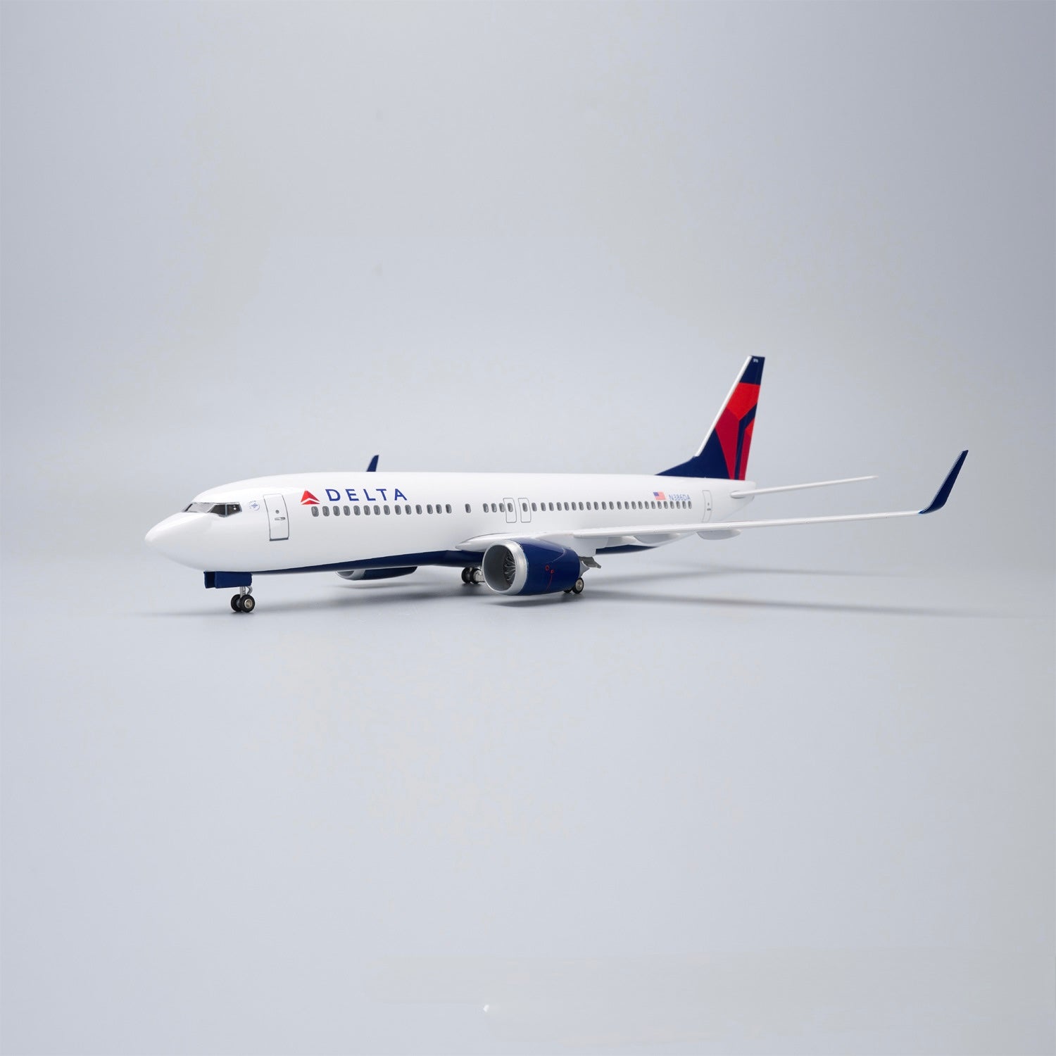 Boeing 737-800 Delta 1:80 – 47 cm / 18.5 in – LED Lights