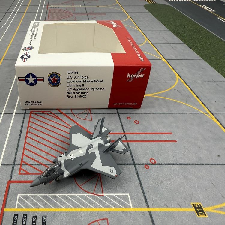 Modelo de avión militar de metal Herpa Wings 1 200 US Air Force F-35A USS Lightnings 11-5020