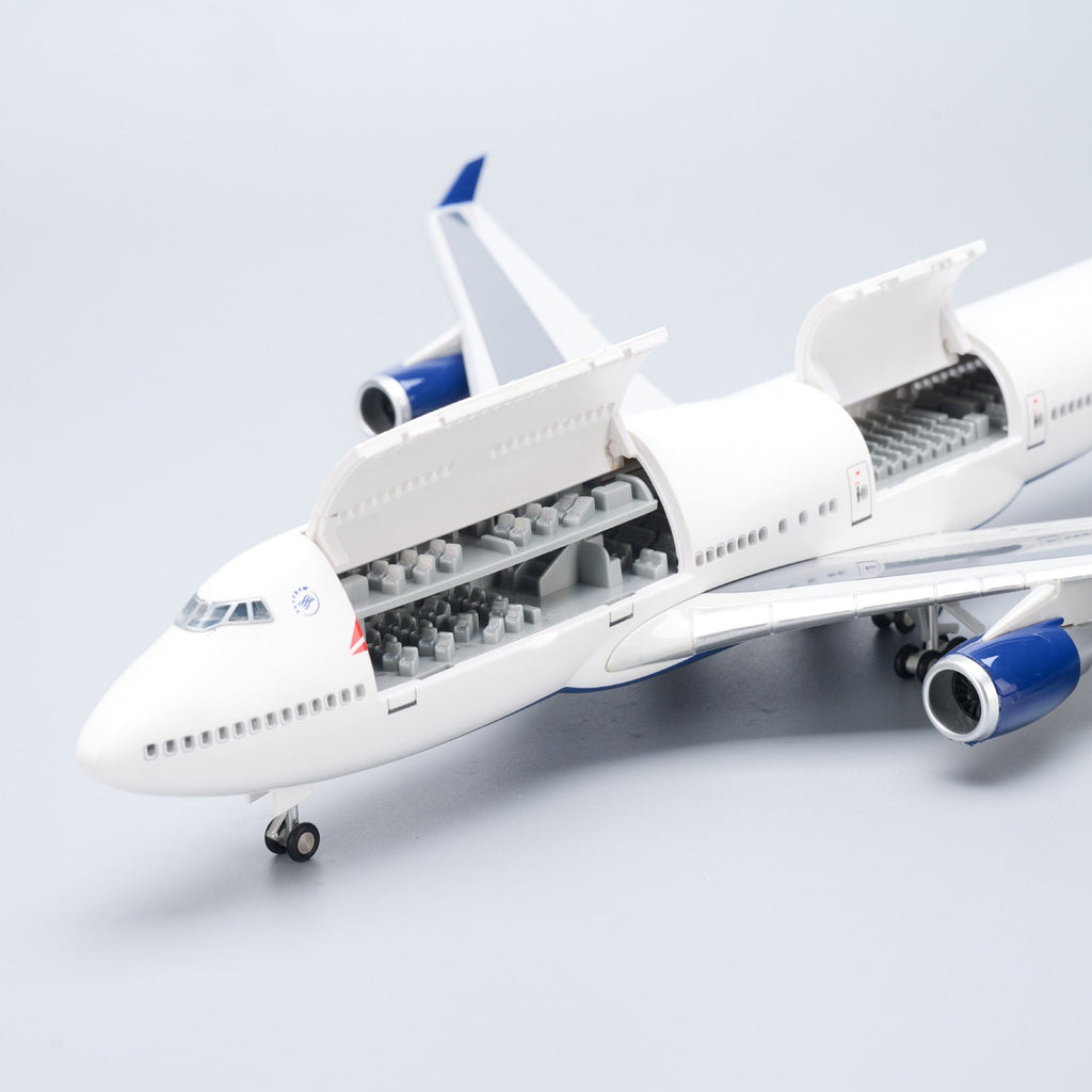 Boeing 747 Delta Classic Livery 1:150 – 47 cm / 18.5 in – Opening Interior