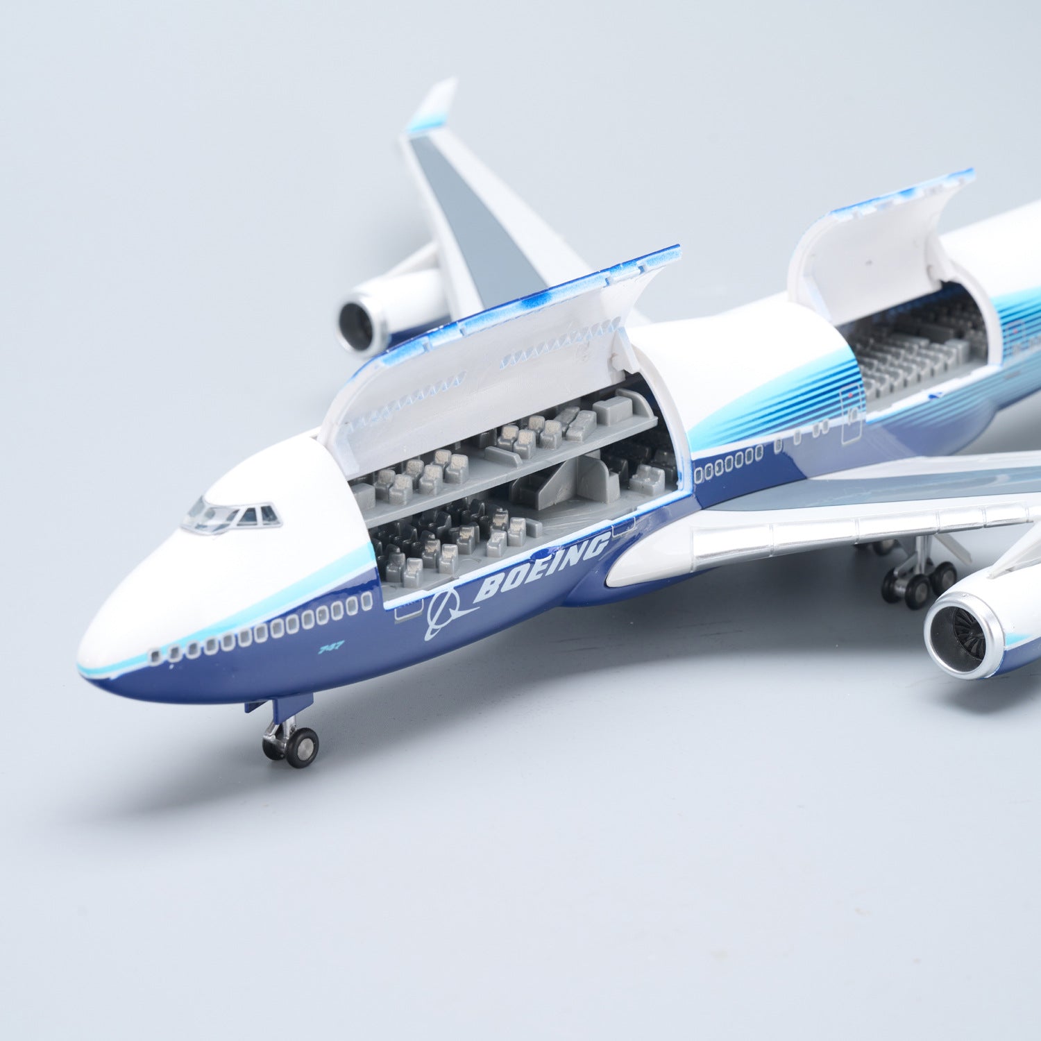 Prototype Boeing 747-400 1:150 – 47 cm / 18.5 in – Opening Cabin Hatches