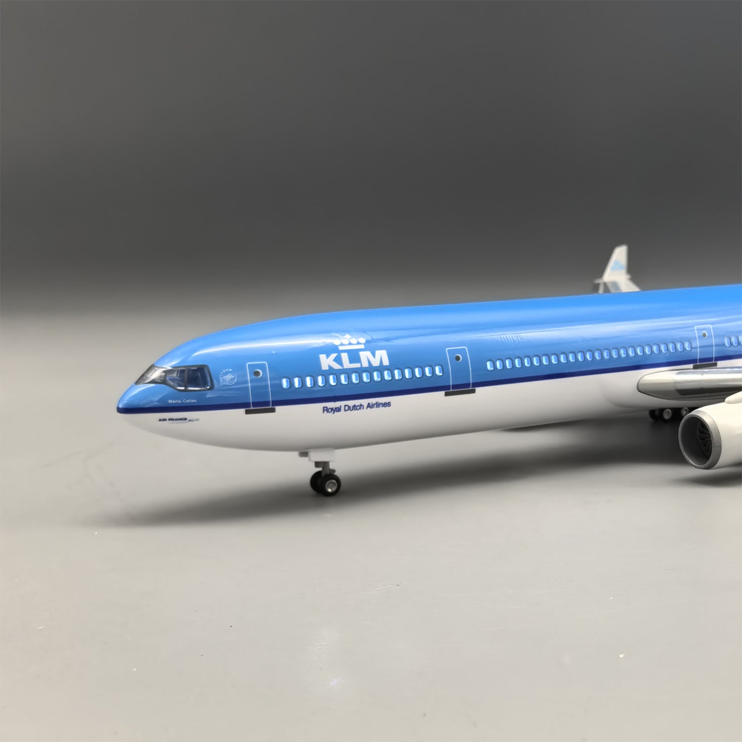 KLM MD-11 McDonnell Douglas – Scale 1:130 – 47 cm – ABS Resin – Optional LED Lights