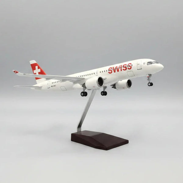 SWISS International Air Lines Airbus A220-300 1:100 – 38.7 cm / 15.2 pulg. – Luces LED