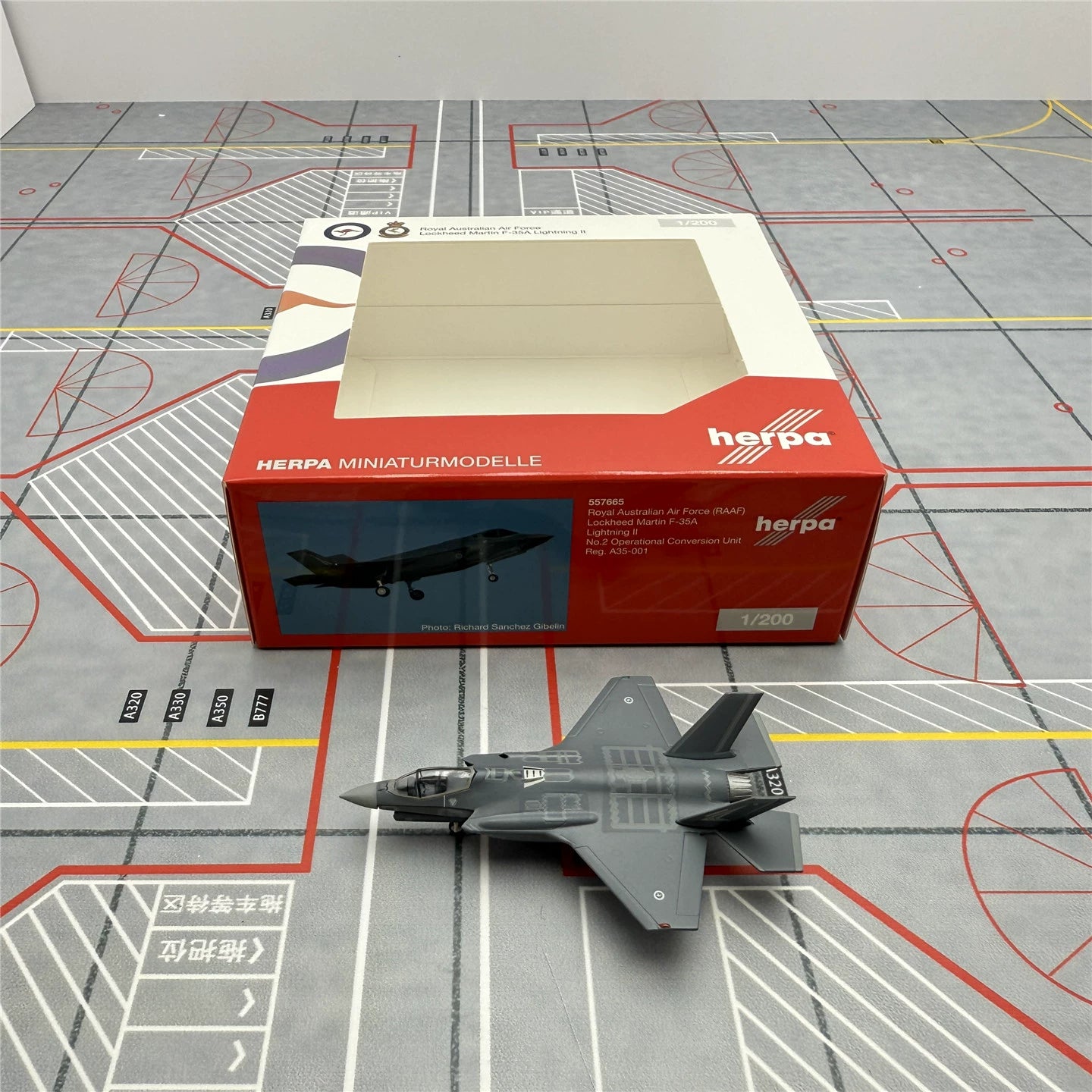 Modelo de avión militar de metal Herpa Wings 1 200 US Air Force F-35A USS Lightnings 11-5020