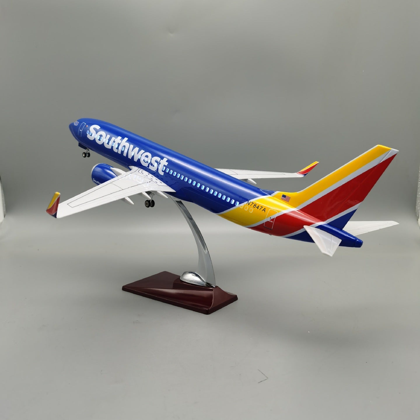 B737-700 Southwest - Scale 1/80 - 47cm - 18.5 in - Airplane Model