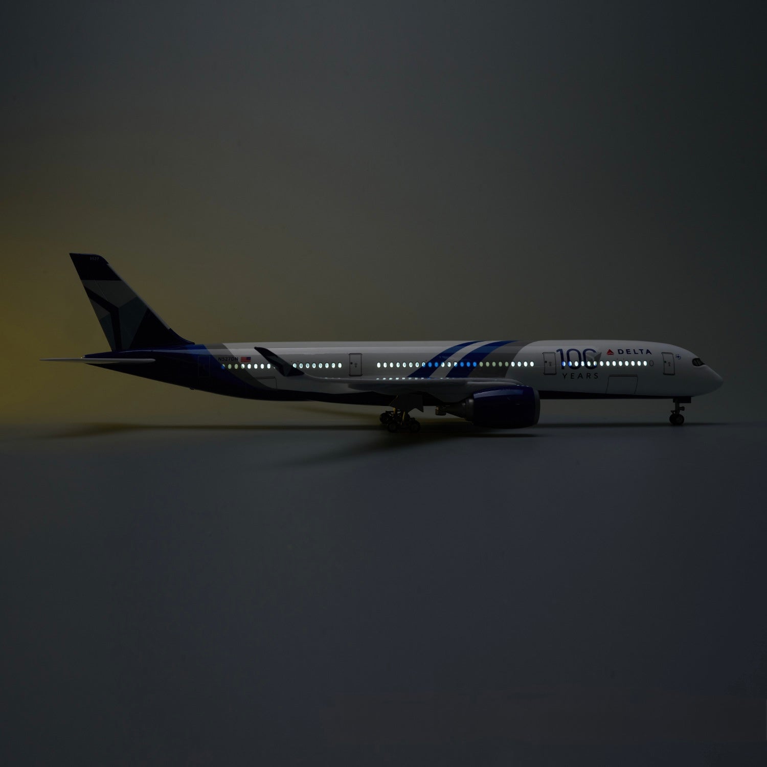Delta Airlines 100 YEARS Commemorative Model A350 Delta Airlines - Scale 1/142 - 47CM - 18,5 in